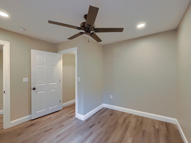 Building Photo - 612 N 2nd St