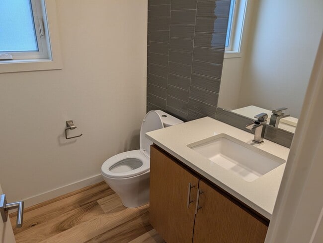 Building Photo - Stunning Modern Home in South Burlingame -...