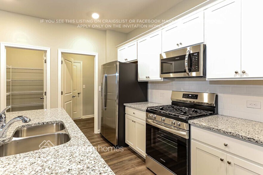 Building Photo - 617 Friesland Dr