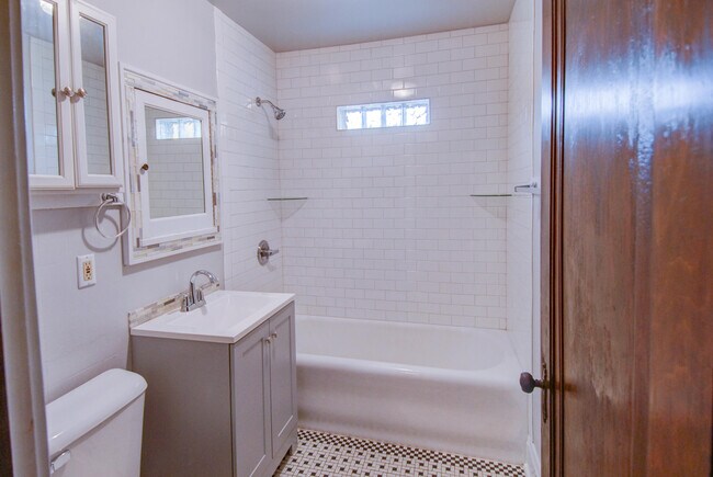 Building Photo - 2615 Taylor Ave