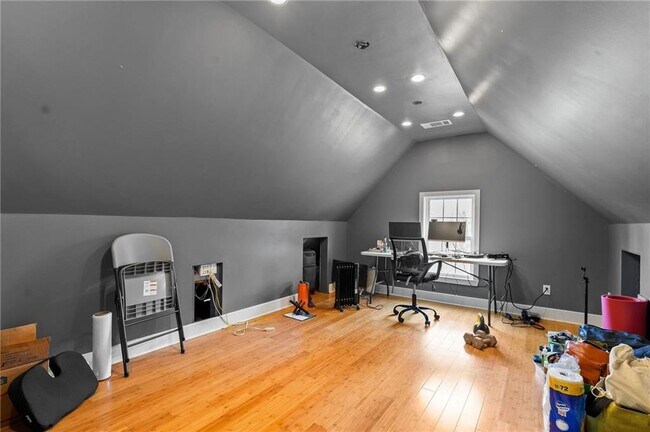 Building Photo - 293 Jordan St SE