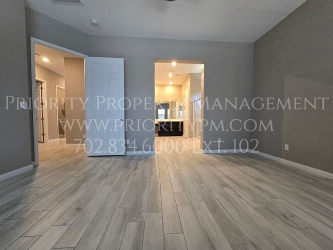 Building Photo - 738 Briar Knoll Dr