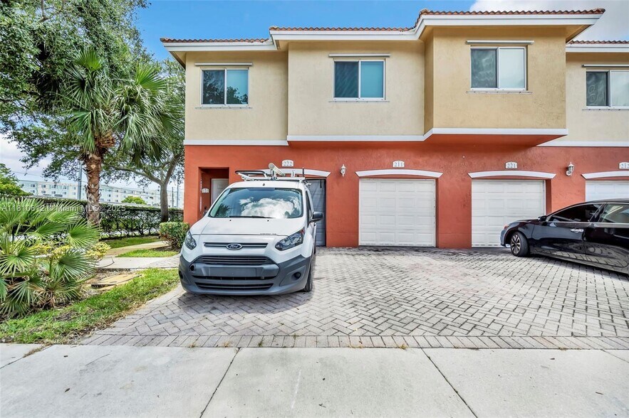 Primary Photo - 3340 Palomino Dr