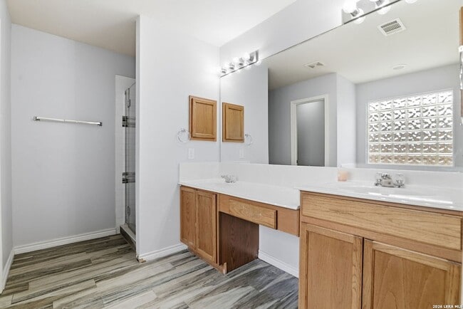 Building Photo - 414 Willow Grove Dr