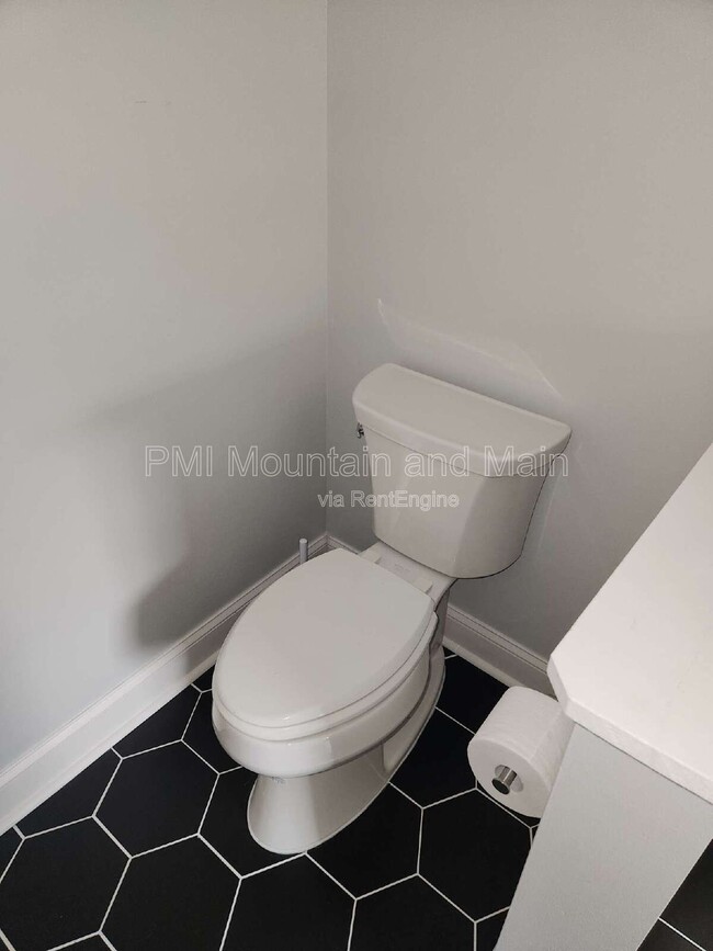 Building Photo - 52 Kirby Rd