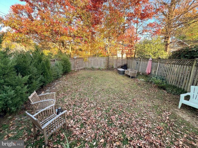 Building Photo - 7133 Sycamore Ave