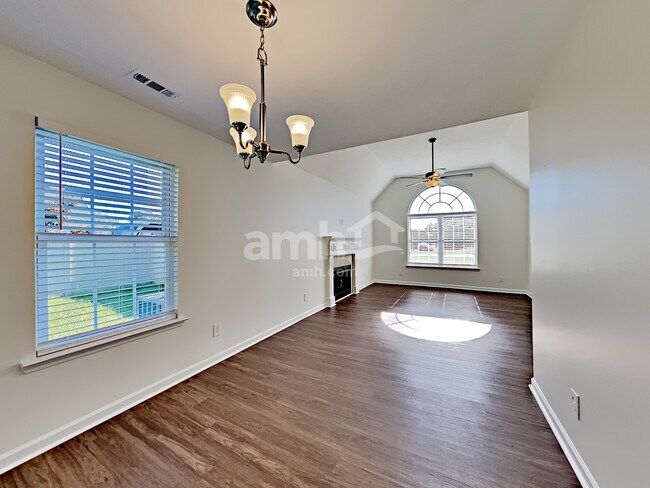 Building Photo - 817 Laramie Ct