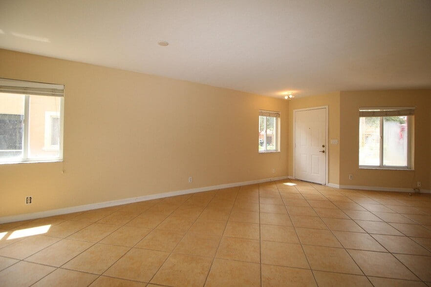 Building Photo - 6602 Sandy Bank Ter