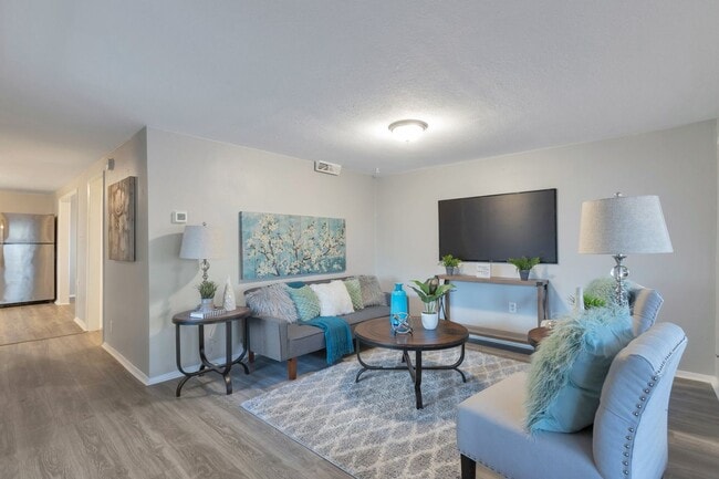 Building Photo - Beautiful 3 Bed 1 Bath Home in Edgewater!