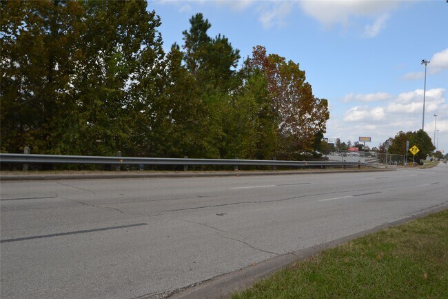 Building Photo - 304 Dell Ct