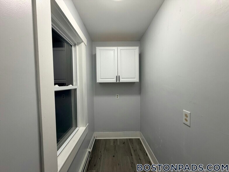 Building Photo - 32 Worcester St