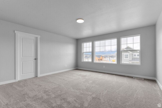 Building Photo - 6757 E Lakeside Dr