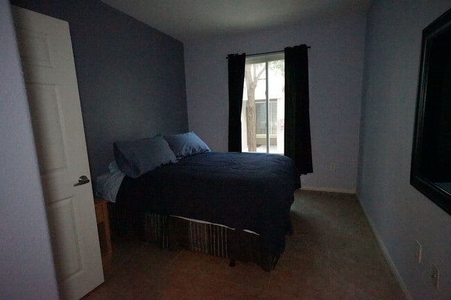 Building Photo - SHOWINGS AVAILABLE NOW