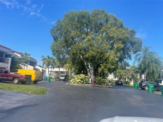 Building Photo - 6548 Racquet Club Dr