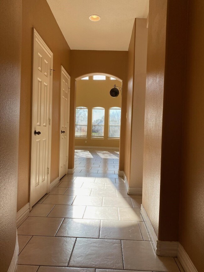 Building Photo - 11815 Canyon Mills Dr