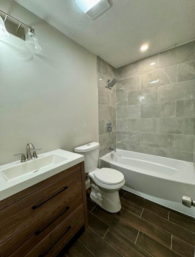 Building Photo - 118 Prospect St