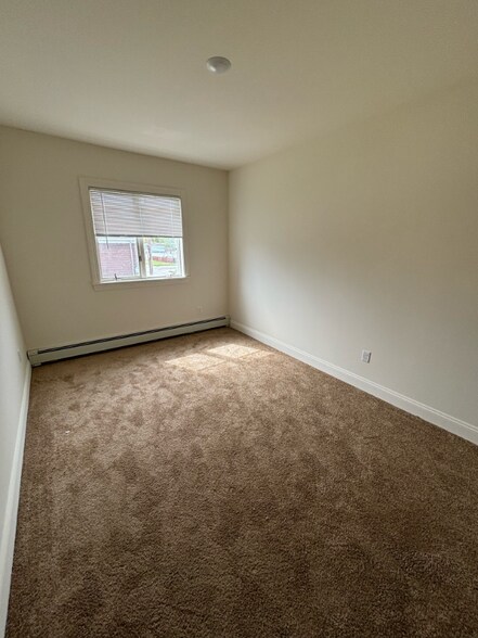 Building Photo - 85 Laverack Ave