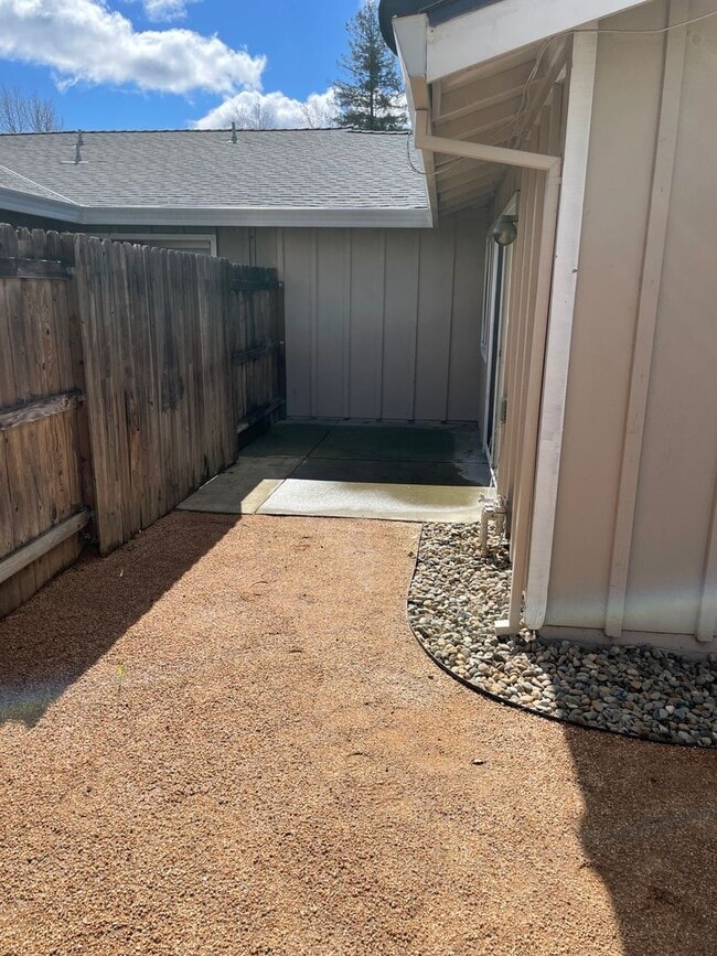 Building Photo - REMODELED DUPLEX CLOSE TO DOWNTOWN IN S. N...