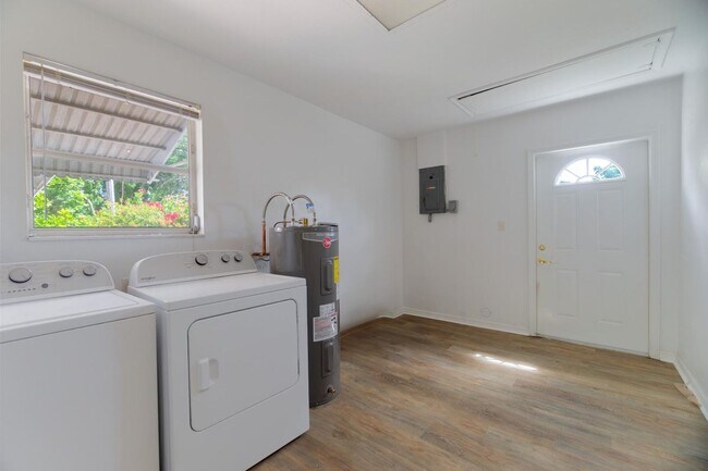Building Photo - 4375 Forest Ln