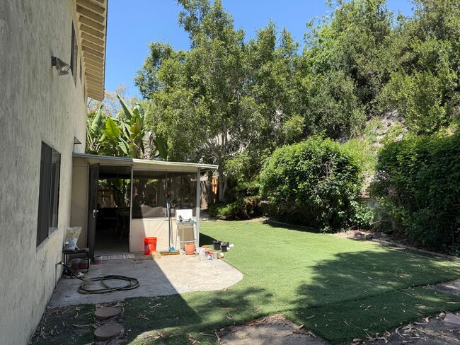 Building Photo - 5 bed 2 bath on New Mills!