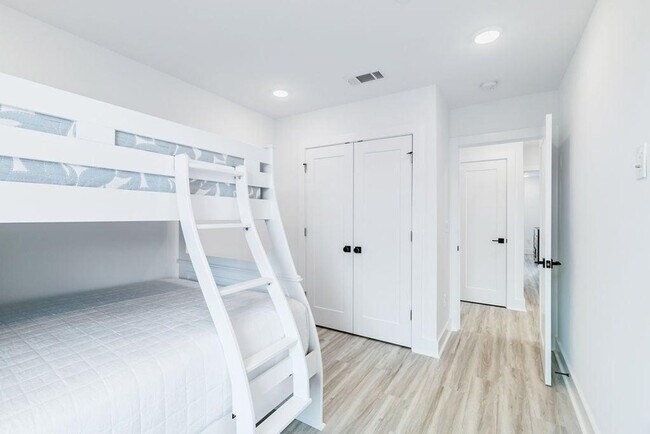 Building Photo - 125 Blue Eden Lp