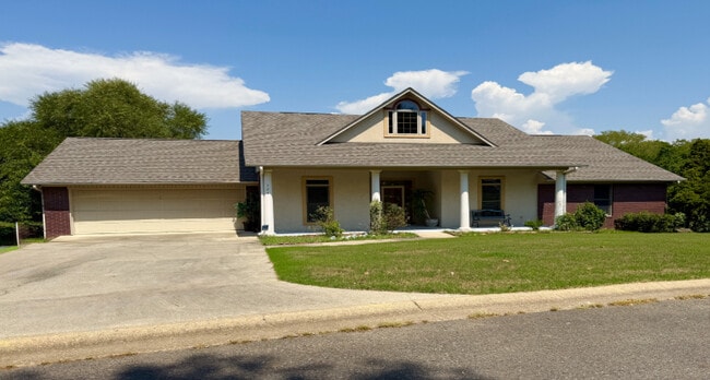 Building Photo - 124 Oak Bend Loop