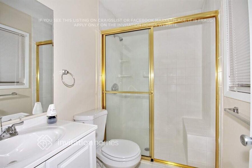 Building Photo - 208 Clydesdale Rd