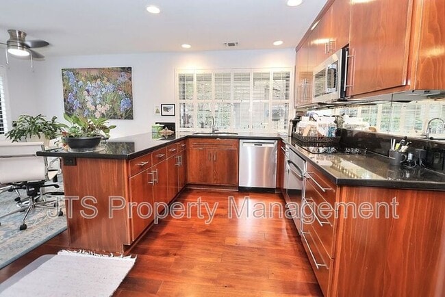 Building Photo - 2010 Promontory Point Ln