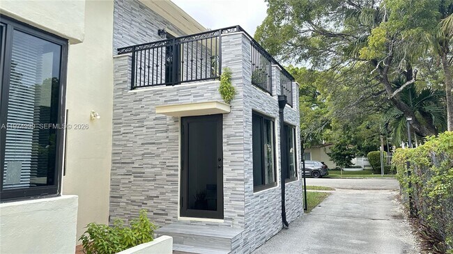 Building Photo - 320 SW 29th Rd