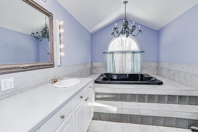 Building Photo - 130 Heather Dr