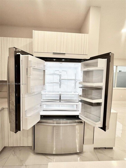 Building Photo - 10420 NW 67th St