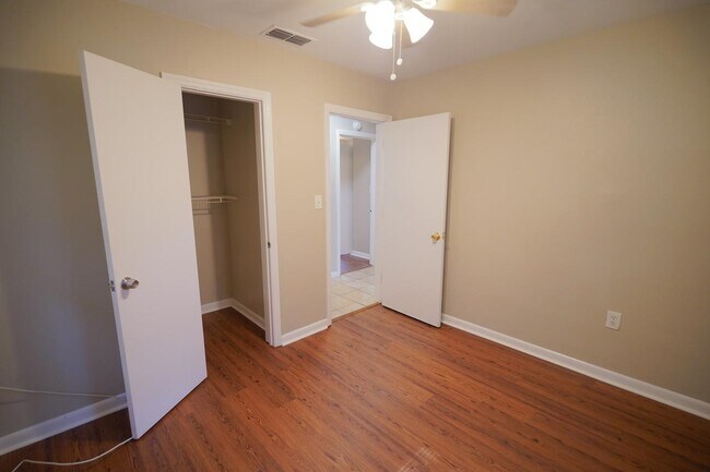 Building Photo - 2808 Southwood Dr