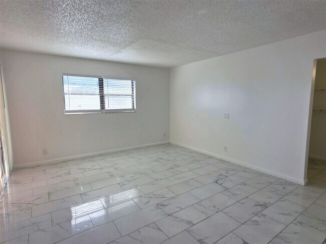 Building Photo - 928 S Federal Hwy