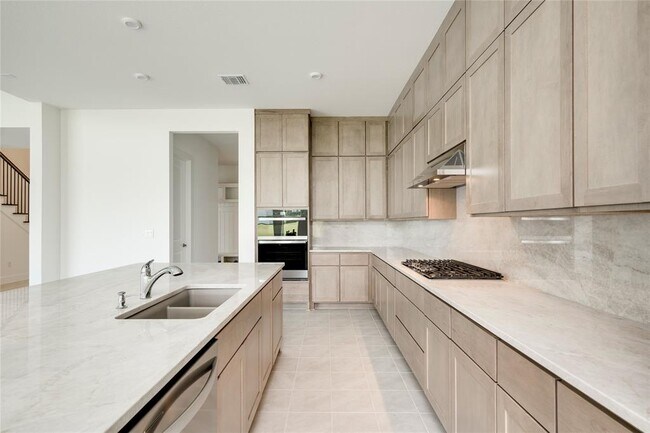 Building Photo - 2420 Sondrio Bnd