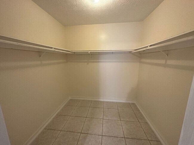 Building Photo - Spacious 3Bed/2Bath Condo in Colonial Point!