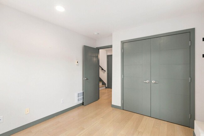 Building Photo - 1540 Sturgus Ave S