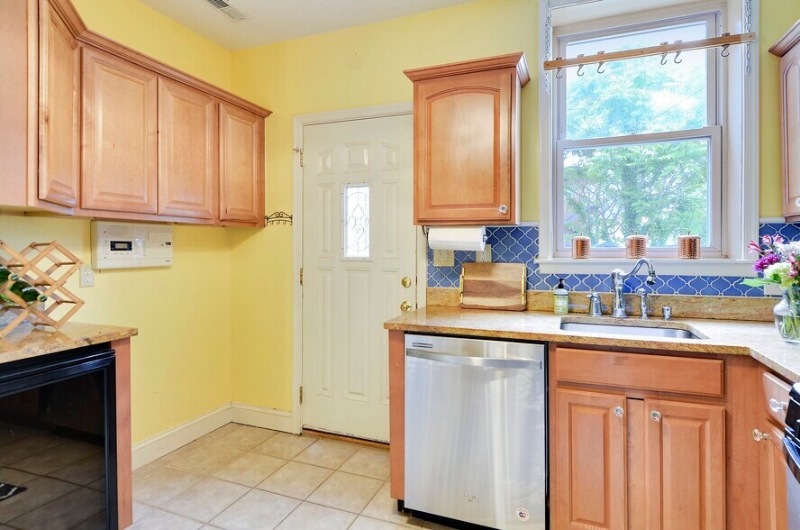 Building Photo - 3538 10th St NW