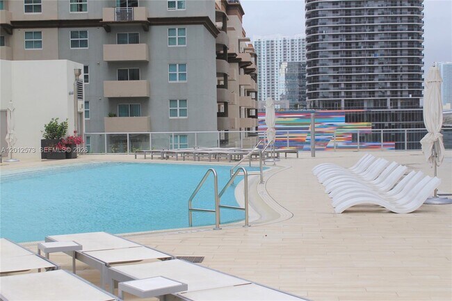 Building Photo - 1100 S Miami Ave