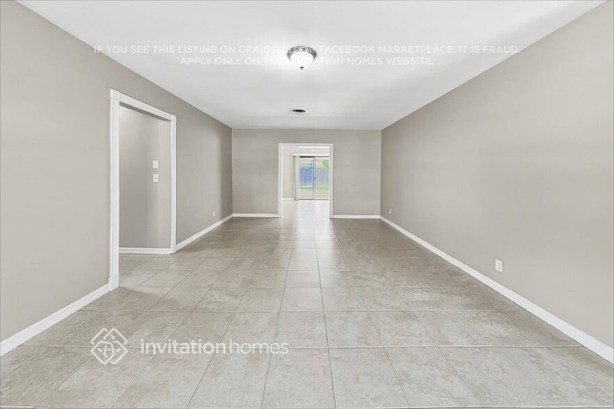 Building Photo - 458 NE 38th St