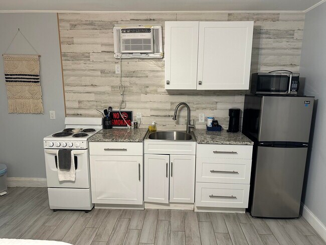 Building Photo - 1258 Beach Rd