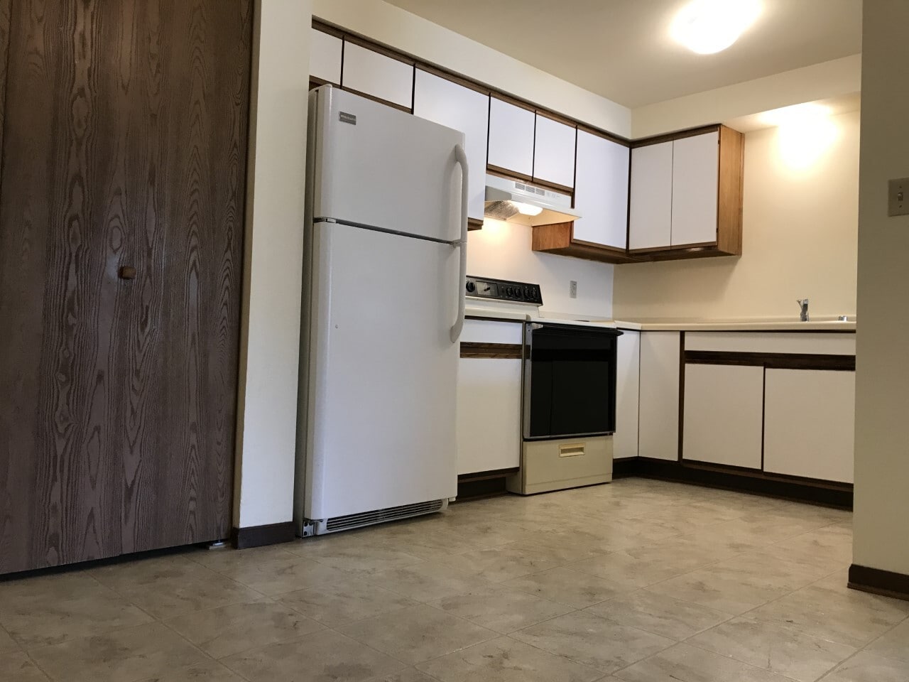 Kitchen - 2080 Emery Ct