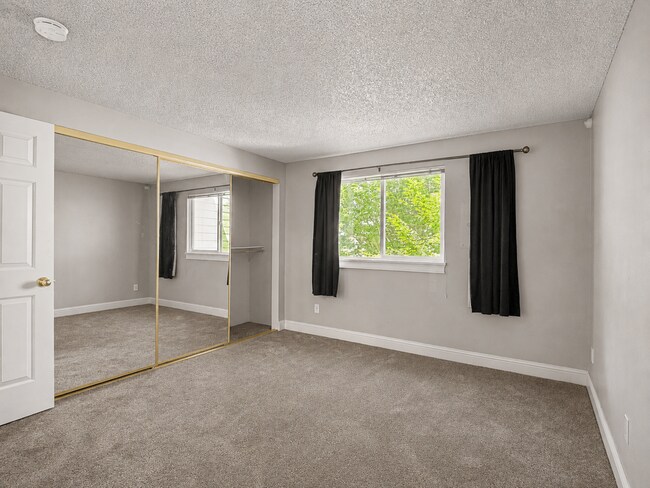 Building Photo - 13216 NE Salmon Creek Ave