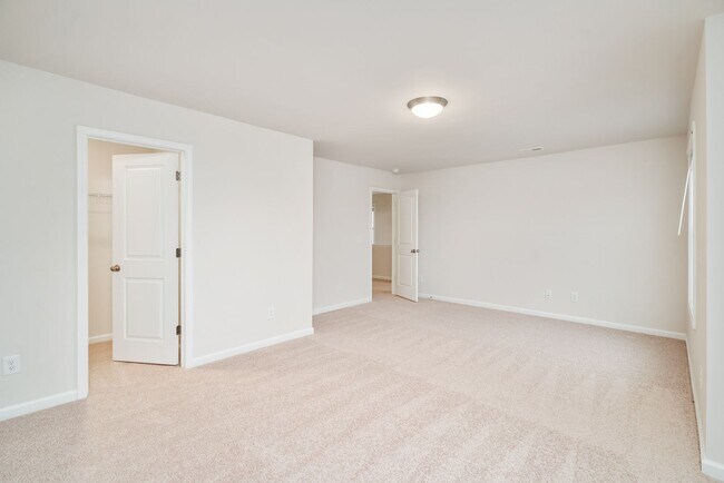 Building Photo - PET FRIENDLY - ENCLOSED FENCE In beautiful Graniteville!  Free Rent promo with qualified lease!!