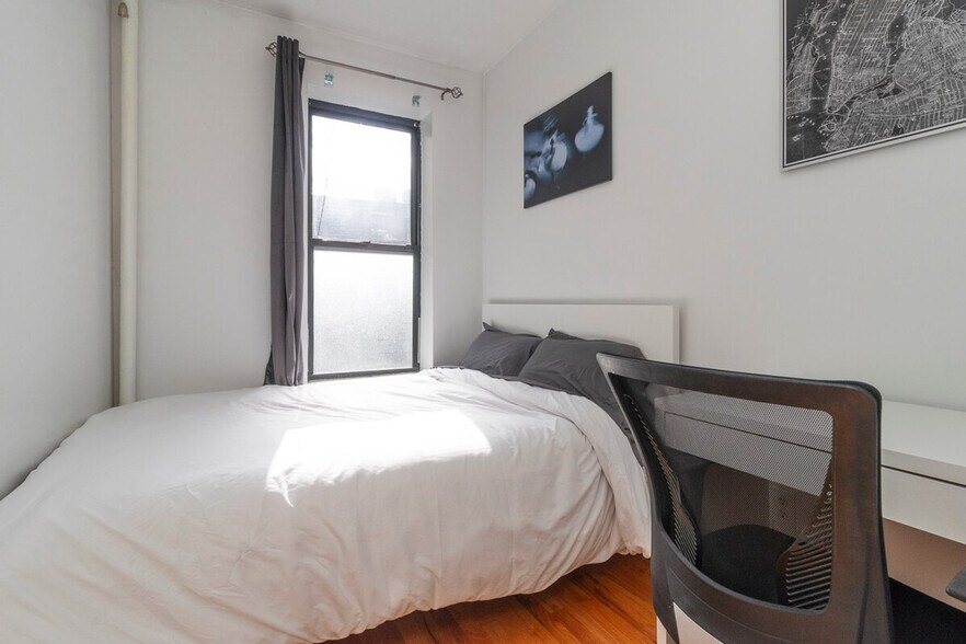 Building Photo - 319 E 95th St