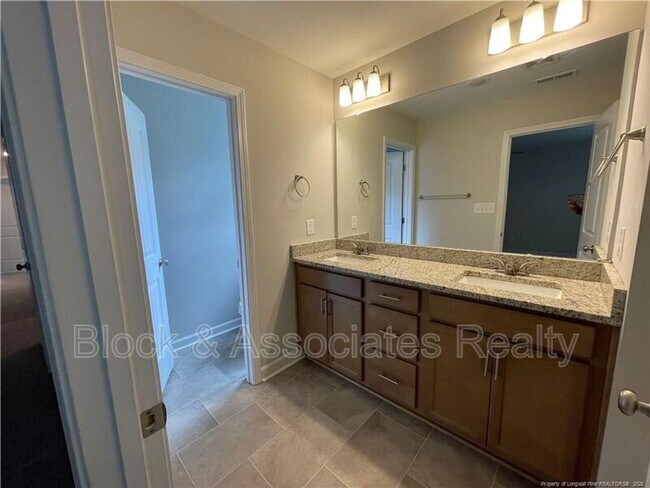 Building Photo - 703 Georgetown Cir