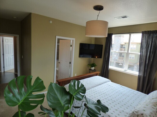 Building Photo - 15470 Canyon Rim Dr