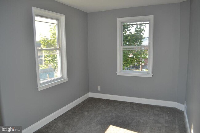 Building Photo - 7448 Durwood Rd