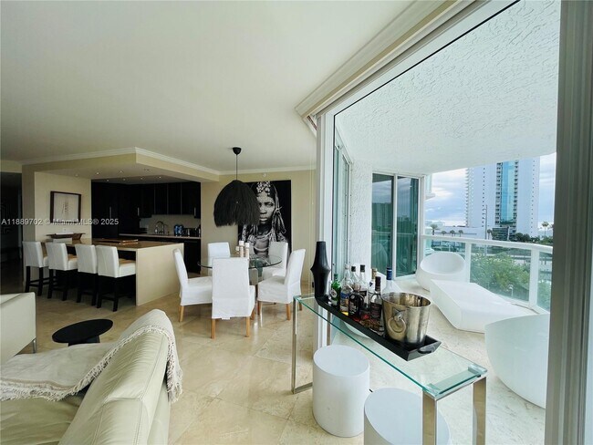 Building Photo - 16400 Collins Ave