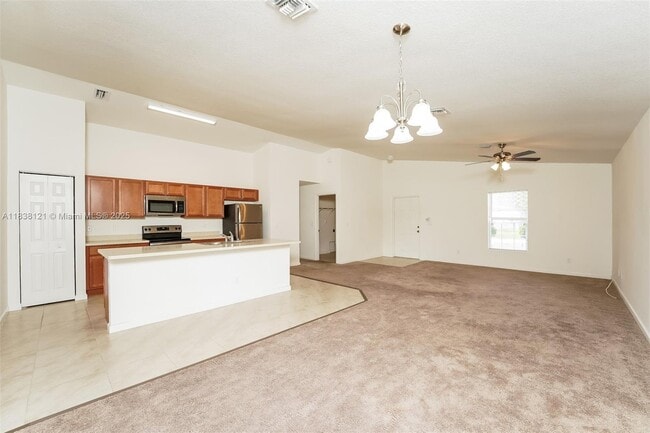 Building Photo - 1481 SW Kamchatka Ave