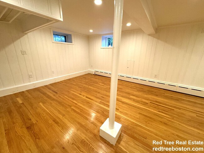 Building Photo - 46 Cerdan Ave